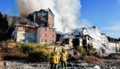 Bariloche-Incendio-Hotel-Huemul-Clarin-Fotografia 01