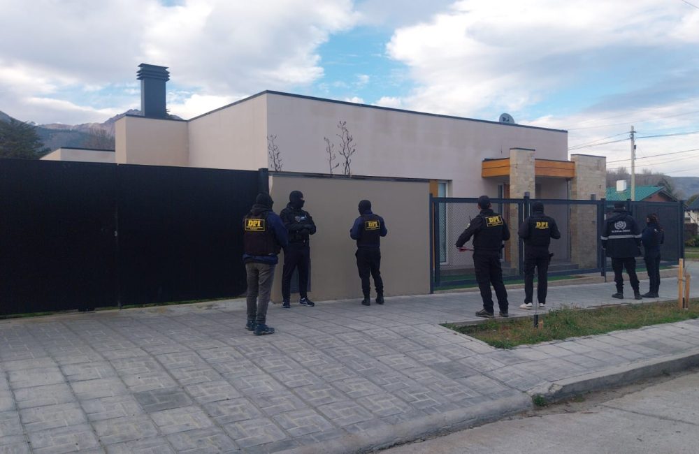 allanamiento speña y roca