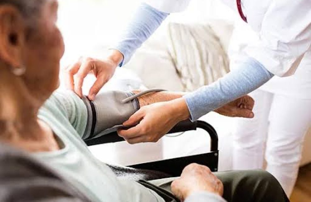 atencion medica en adultos mayores