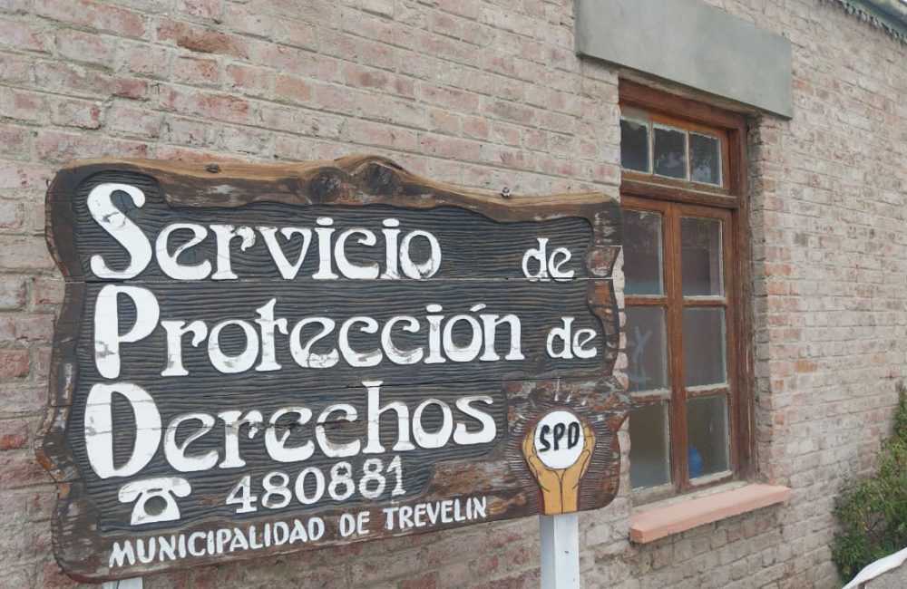 cartel servicio de proteccion de derechos