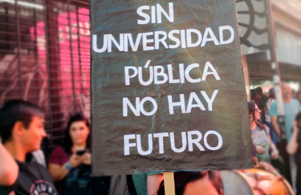 cartel universidad 03