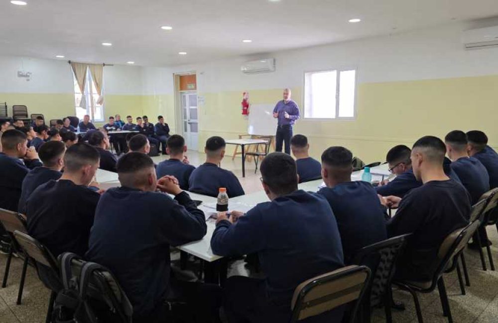 charla fiscalia a futuros policias