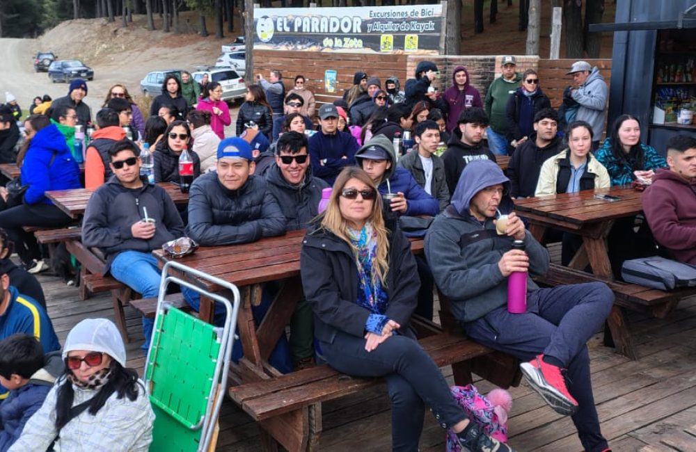 dia del turismo primavera y estudiante en la zeta