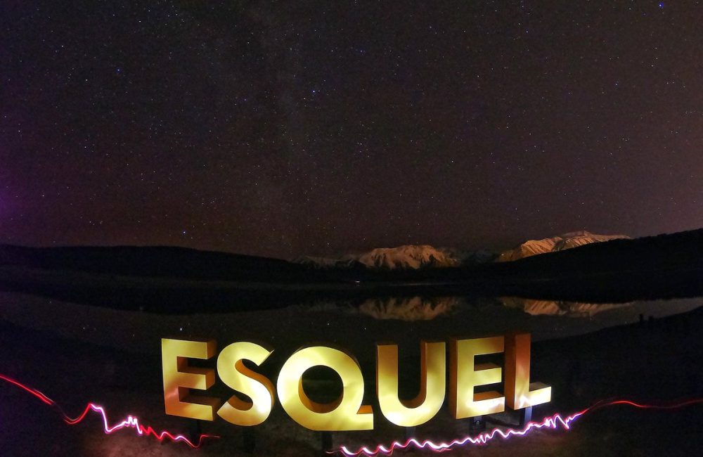 esquel de noche