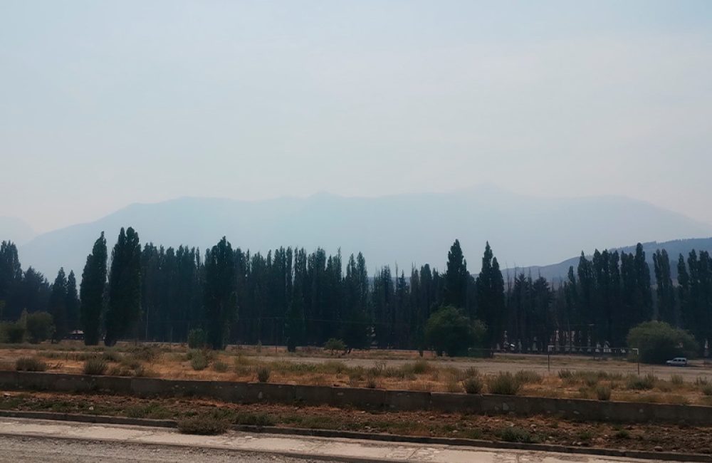 humo de incendio sobre esquel (14)