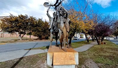 monumento trabajadores patagónicos en Esquel