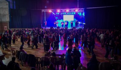 peña en el gimnasio municipal