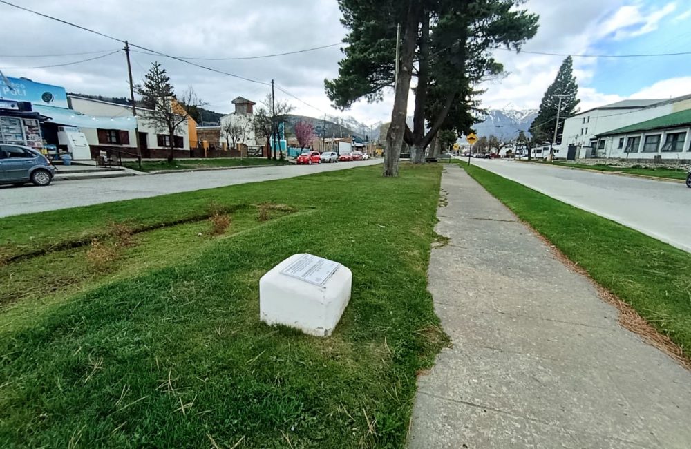 plazoleta de la democracia esquel (5)