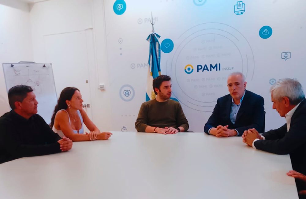 reunion defensoría con pami 03